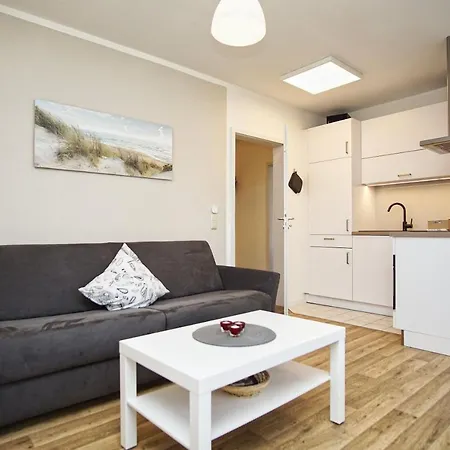 Strandmuschel: Beachside Retreat With Balcony And Wellness Access *
